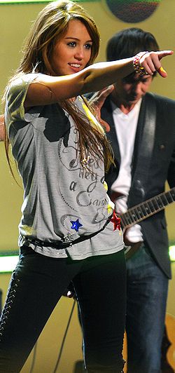 250px-miley_cyrus_at_kids_inaugural_2_cropped1.jpg
